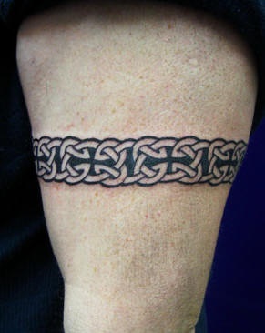 手臂凯尔特黑白臂环纹身图案