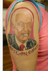 男子肖像写实彩绘手臂纹身图案