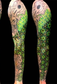 花臂有趣的彩色机械纹身图案