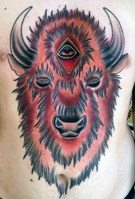 腹部彩色神秘的眼睛和恶魔公牛纹身图案