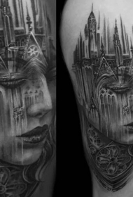 黑白女性肖像结合中世纪城市纹身图案