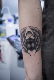 手臂黑白圣甲虫埃及风格纹身图案