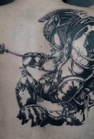 背部黑白的欧美中世纪骑士纹身图案
