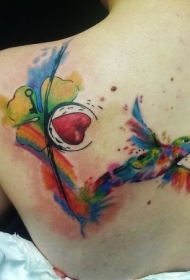 背部三叶草和燕子水彩泼墨纹身图案