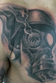 胸部黑灰风格破碎的防毒面具纹身图案