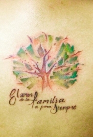 背部甜美色彩的小树字母纹身图案