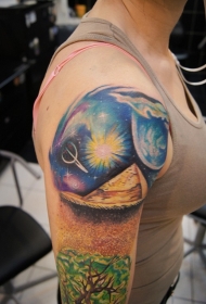 肩部华丽的彩色埃及金字塔纹身图案