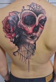 背部墨西哥式彩色骷髅和花朵纹身图案