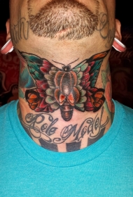 男性颈部可爱的蝴蝶纹身图案