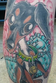 俄罗斯玩具狗和枕头纹身图案