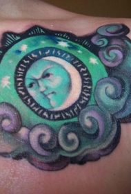 绿色眼睛胸部纹身图案