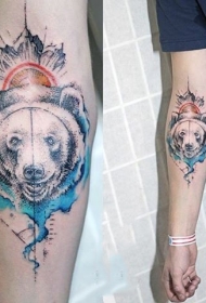 太阳和五彩的熊头点刺手臂纹身图案