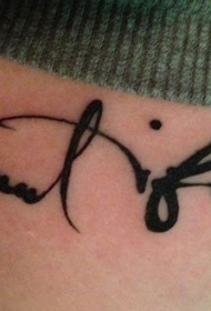 小臂黑色英文字母个性纹身图案