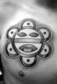 胸部经典的黑色阿兹特克太阳图腾纹身图案