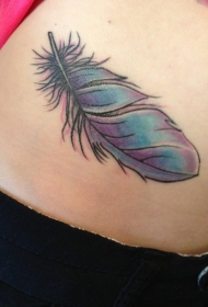 可爱的毛绒绒彩色羽毛纹身图案