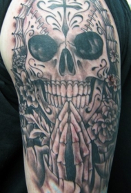 肩部棕色祈祷骷髅头纹身图案