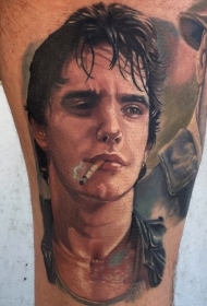 吸烟男肖像纹身图案