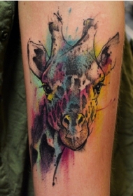 可爱水墨彩绘长颈鹿纹身图案