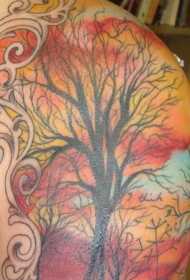 肩部彩色大树图腾纹身图片