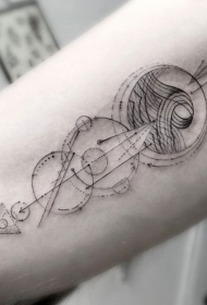 手臂黑色的几何风格小清新纹身图案