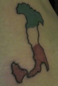 手臂彩色意大利国旗纹身图案