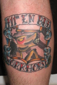 腿部彩色马与英文字母纹身图案