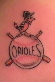 高尔夫球与字母和卡通小鸟纹身图案