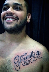 胸部印度教风格花体字母纹身图案