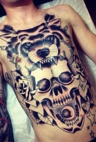 胸部old school黑白骷髅与玫瑰狼纹身图案