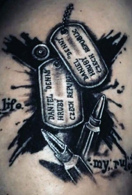 军犬标签字母和子弹写实黑白纹身图案