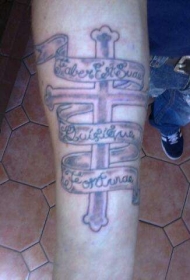 带条纹的十字架纹身图案