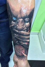 手臂恐怖风格彩色蓝眼睛怪物纹身图案