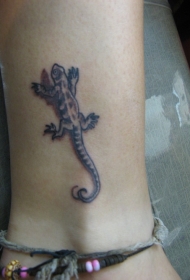 腿部棕色小蜥蜴纹身图片