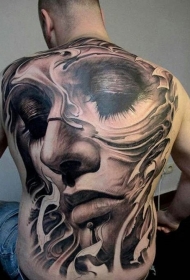 背部可爱的女孩脸纹身图案