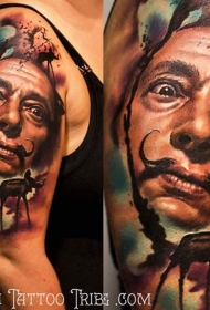 大臂幻想风格的彩色人像和大象纹身图案