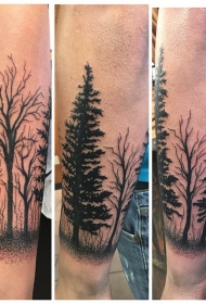 小臂令人毛骨悚然的黑色树林纹身图案