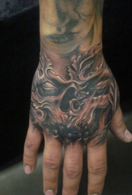 手背恶魔头像纹身图案