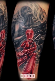 彩色木偶娃娃与令人毛骨悚然的人纹身图案