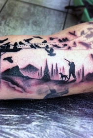 大臂黑灰风格猎人射击鸟类纹身图案