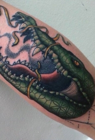 腿部旧学校风格彩色鳄鱼头纹身图案