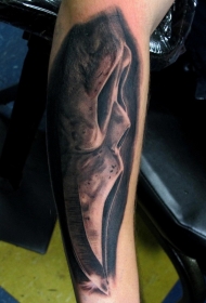手臂逼真的尖叫恐怖电影人物纹身