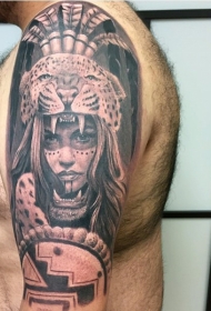 真正的照片像部落妇女肖像纹身图案