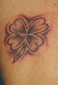 黑灰风格四叶草纹身图案