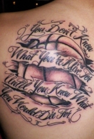 背部old school篮球与字母纹身图案