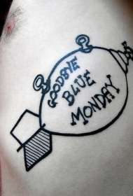 侧肋简单的玩具飞机和字母纹身图案