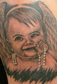 肩部棕色带翅膀的孩子纹身图片