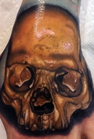 手部逼真的现实主义风格彩色骷髅头纹身