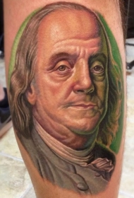 腿部彩色逼真的本杰明富兰克林肖像纹身