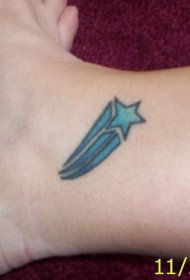 脚踝蓝色星星飞行纹身图案