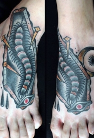 脚背彩色棺材与蠕虫纹身图案